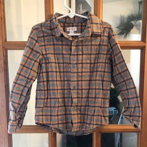 Boys size 4-5 OshKosh thermal shirt with hood.